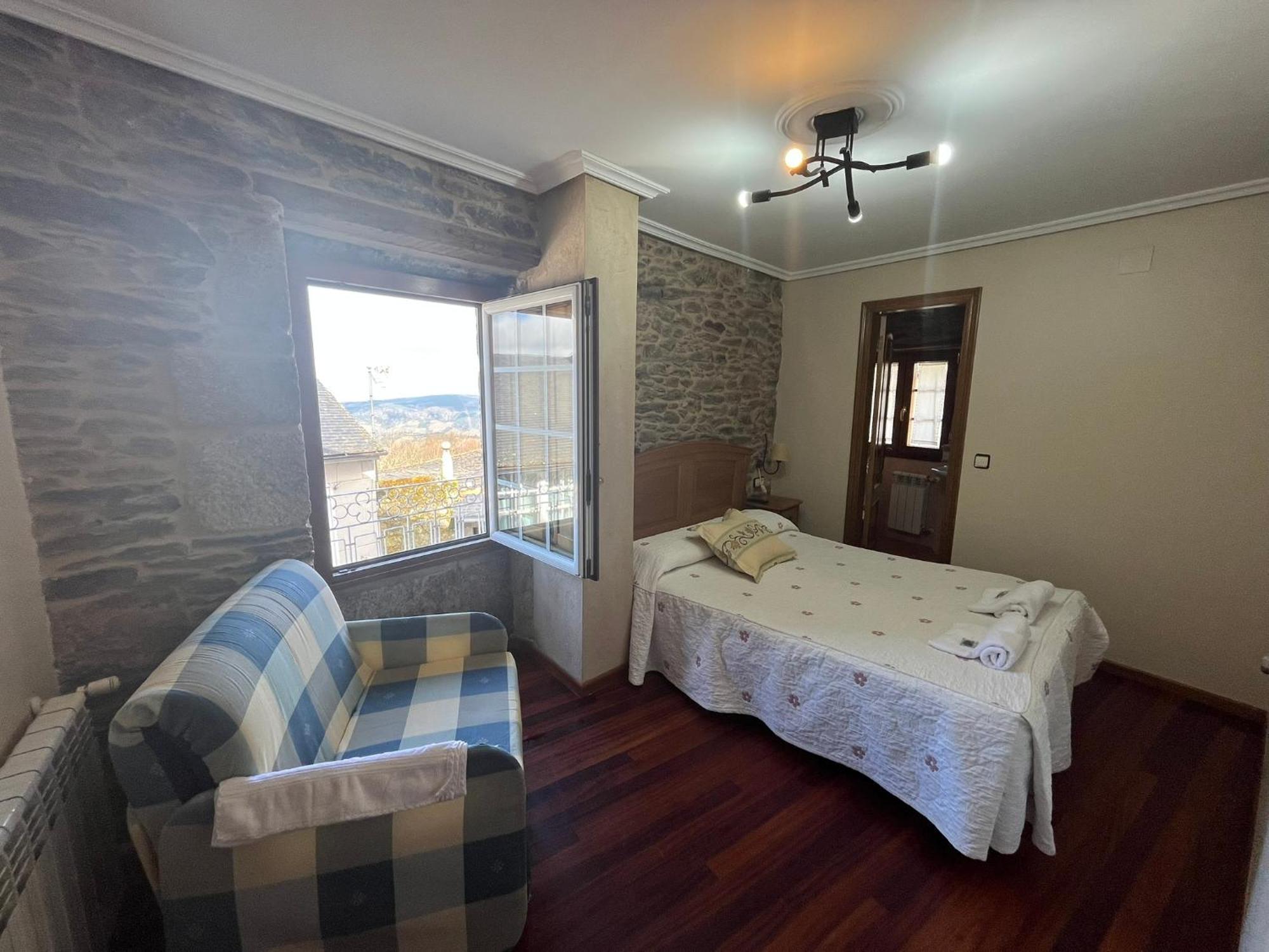 Hotel Caldelas Sacra-Pension Rustica 3 Estrellas カストロ・カルデーラス エクステリア 写真