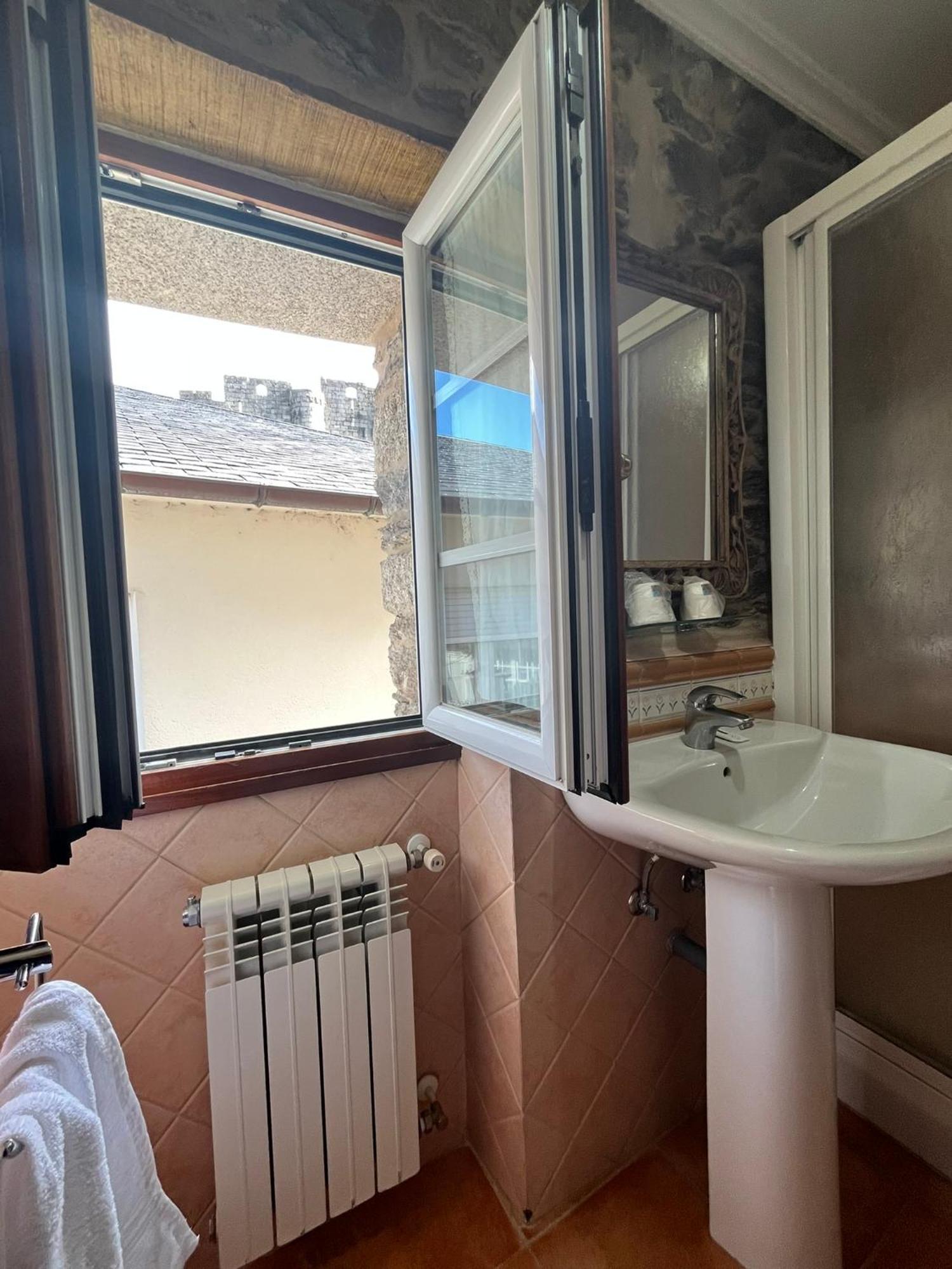 Hotel Caldelas Sacra-Pension Rustica 3 Estrellas カストロ・カルデーラス エクステリア 写真