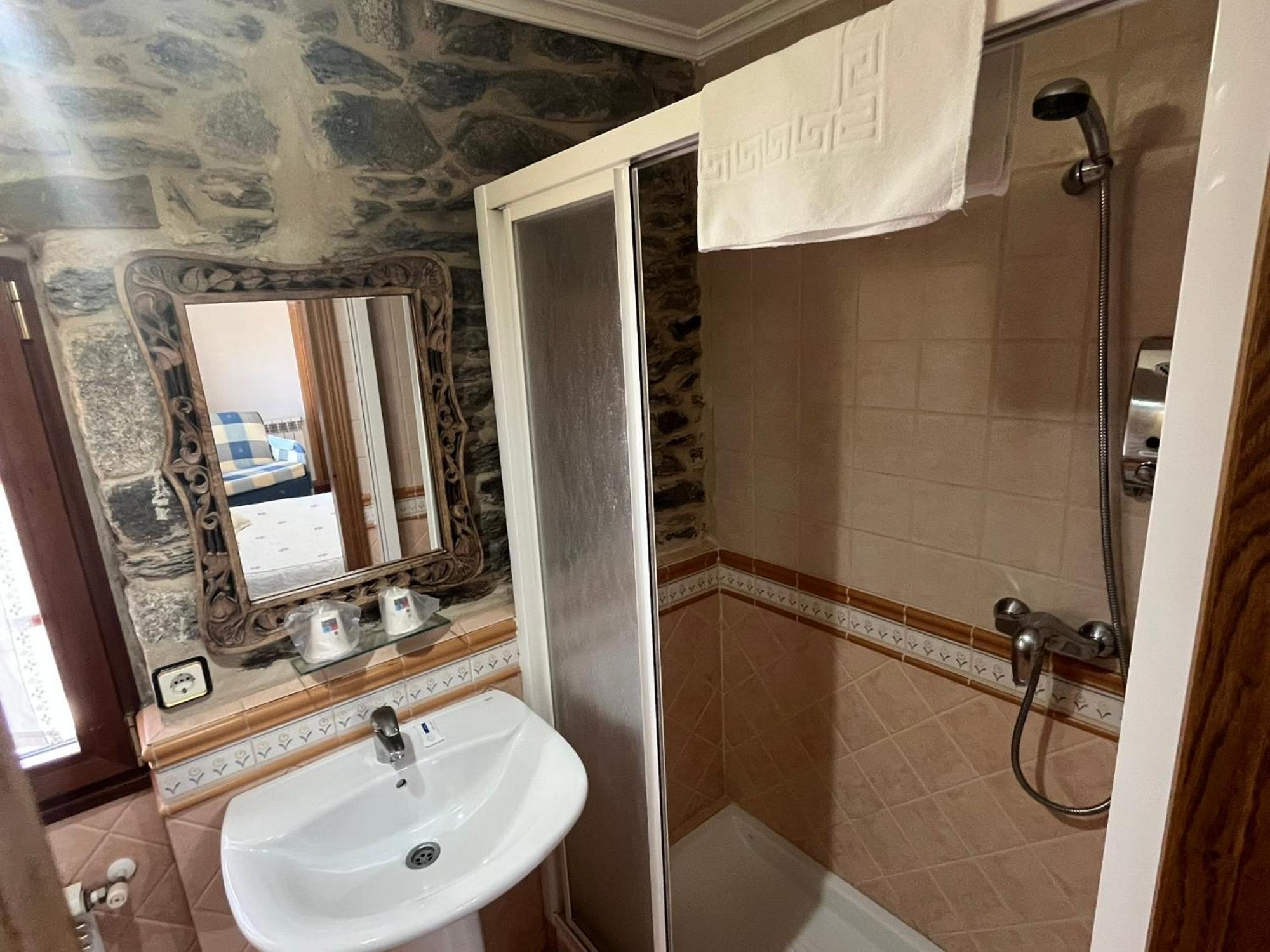 Hotel Caldelas Sacra-Pension Rustica 3 Estrellas カストロ・カルデーラス エクステリア 写真