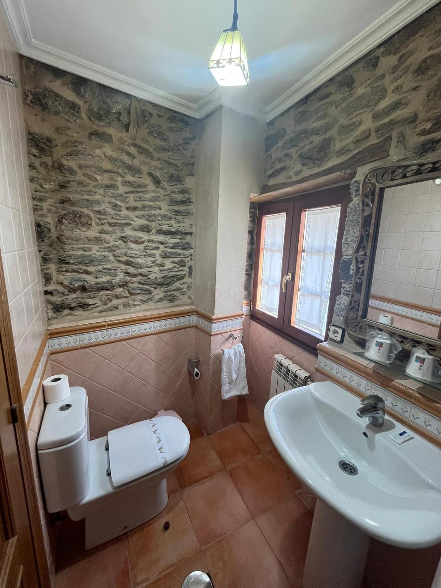 Hotel Caldelas Sacra-Pension Rustica 3 Estrellas カストロ・カルデーラス エクステリア 写真