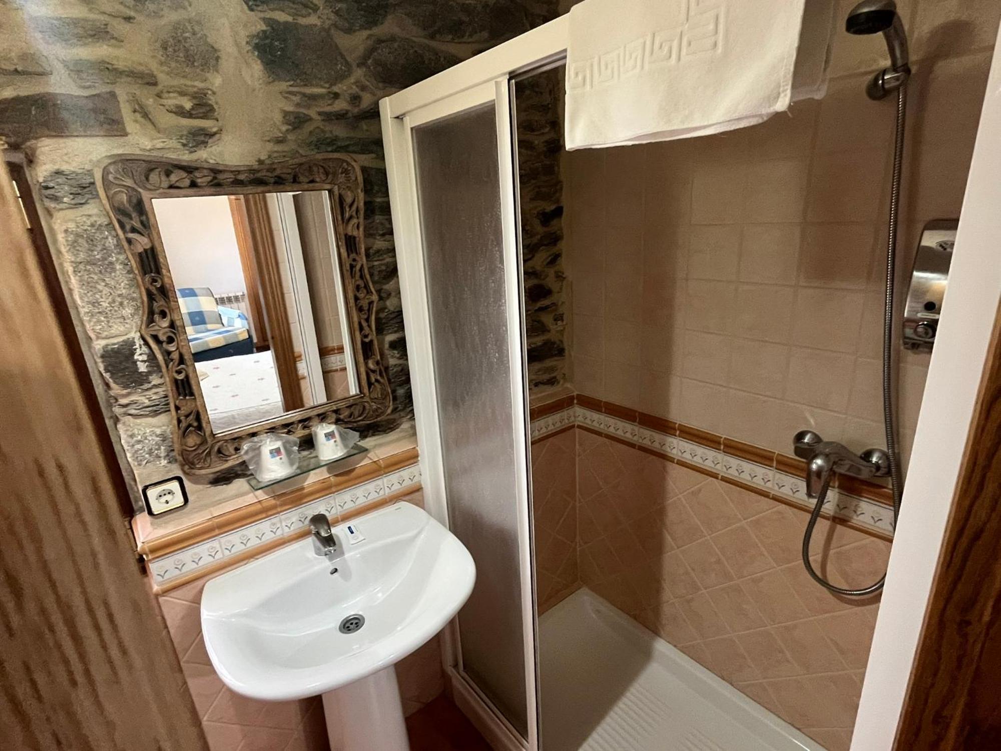 Hotel Caldelas Sacra-Pension Rustica 3 Estrellas カストロ・カルデーラス エクステリア 写真