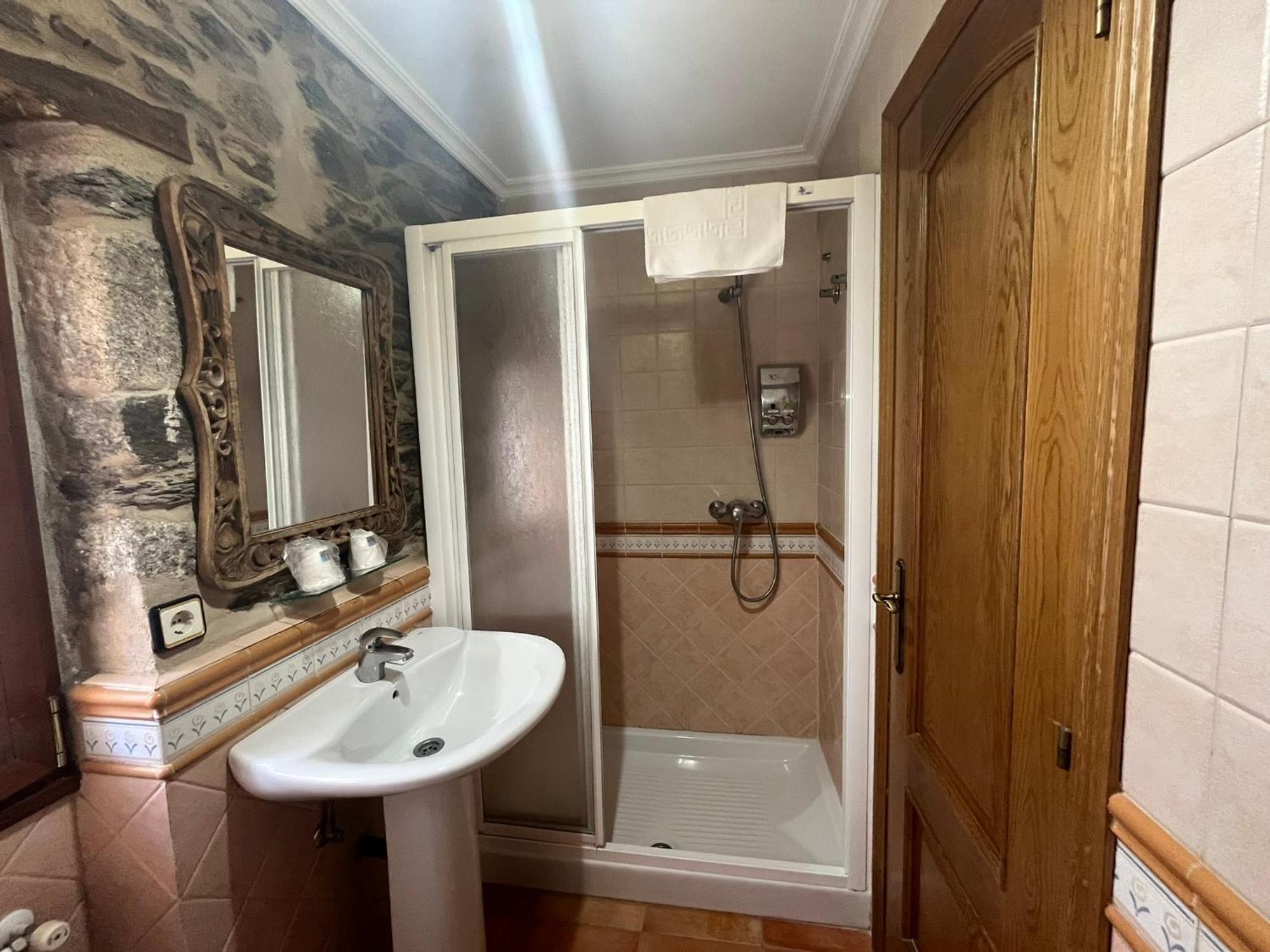 Hotel Caldelas Sacra-Pension Rustica 3 Estrellas カストロ・カルデーラス エクステリア 写真