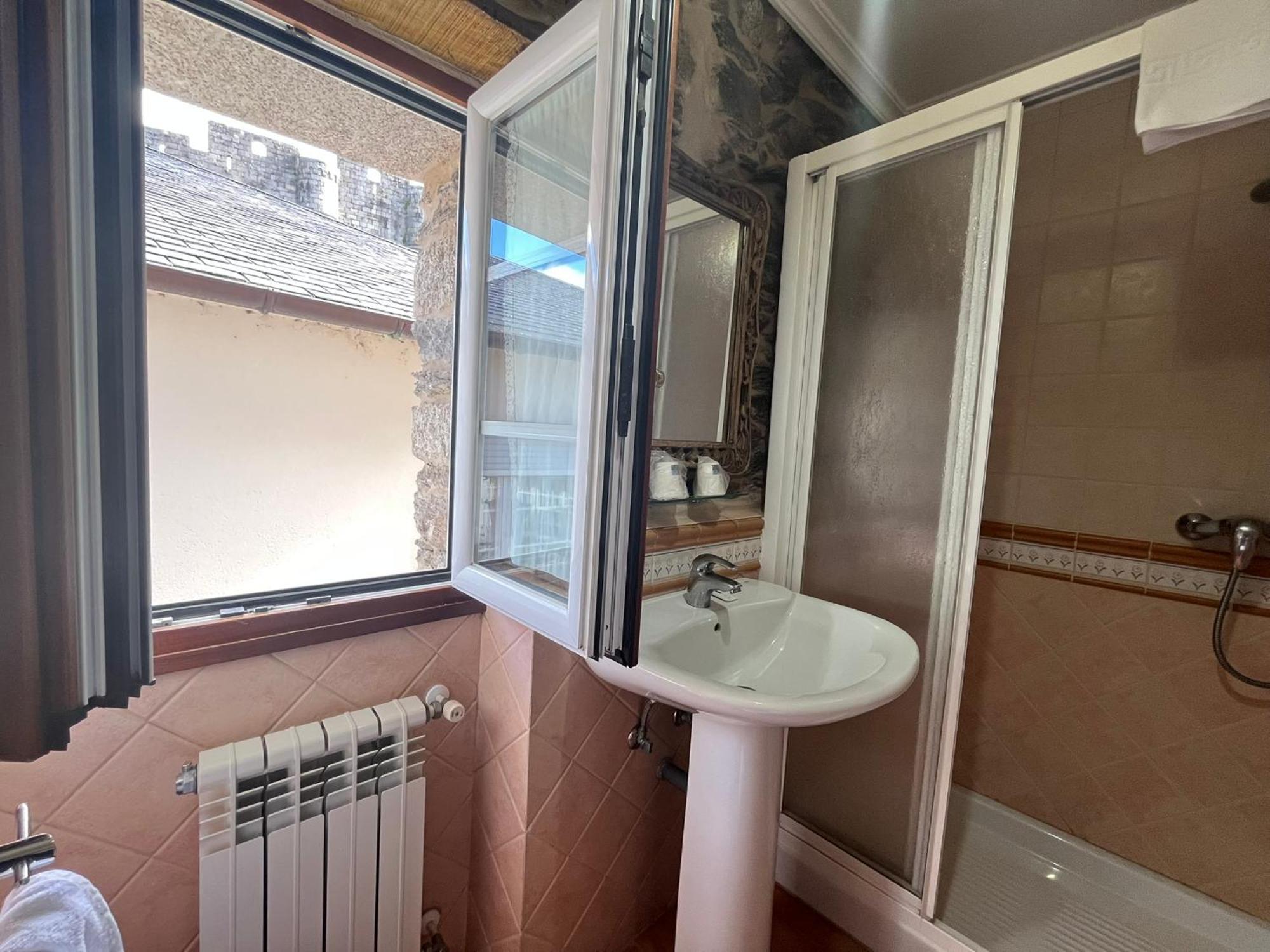 Hotel Caldelas Sacra-Pension Rustica 3 Estrellas カストロ・カルデーラス エクステリア 写真