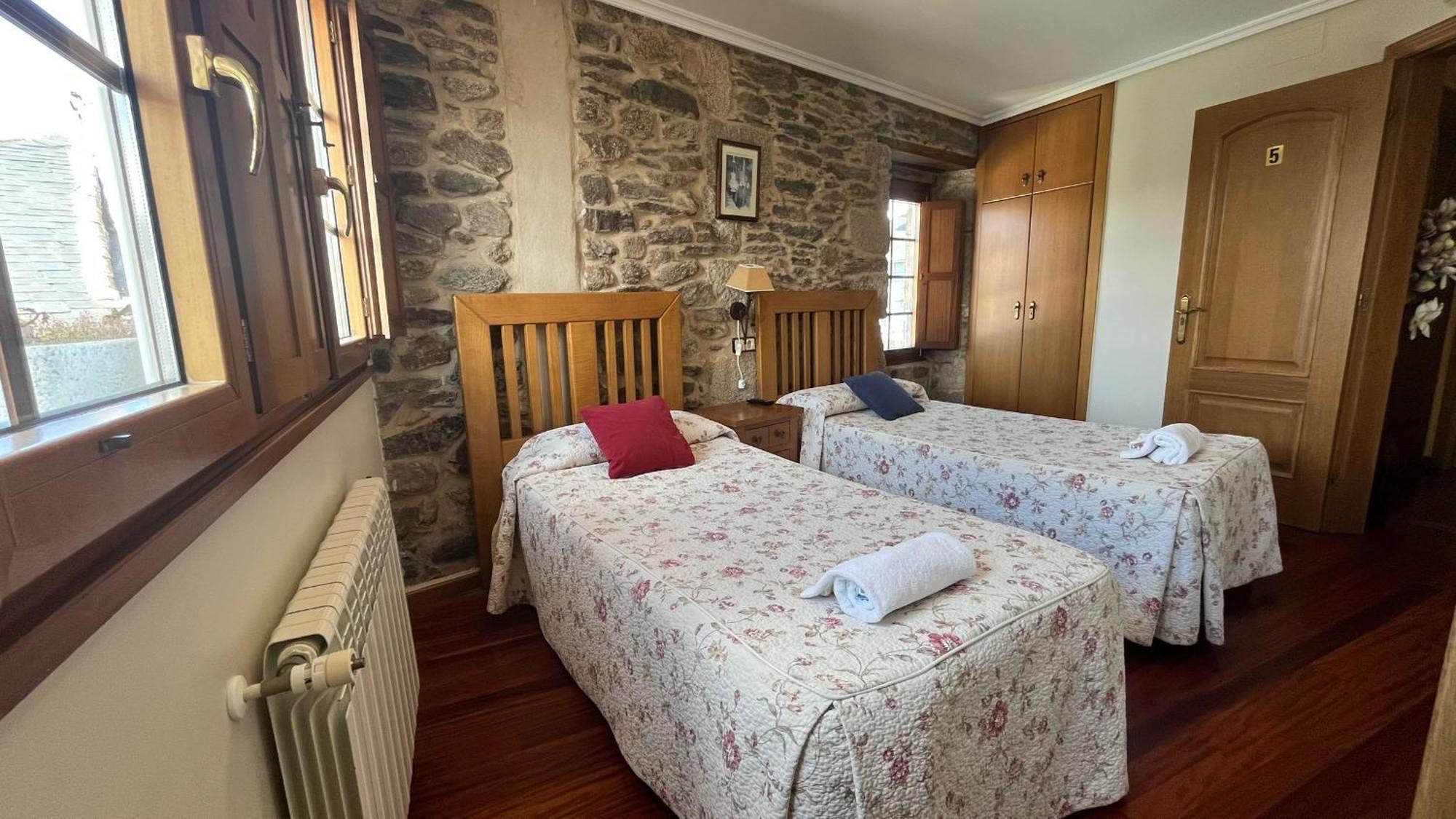 Hotel Caldelas Sacra-Pension Rustica 3 Estrellas カストロ・カルデーラス エクステリア 写真