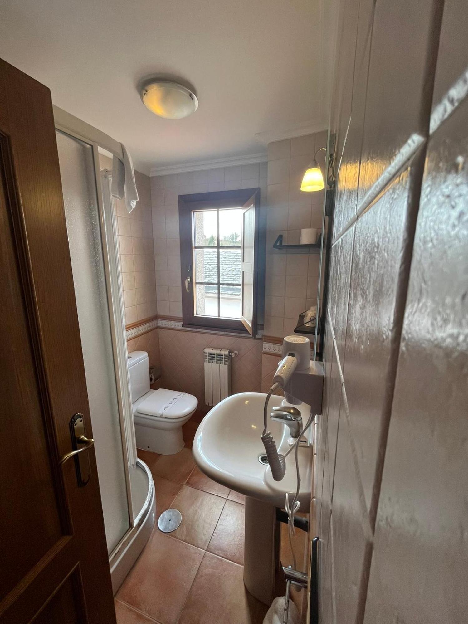 Hotel Caldelas Sacra-Pension Rustica 3 Estrellas カストロ・カルデーラス エクステリア 写真